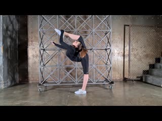 oversplits stretching backbend gymnast ella 1